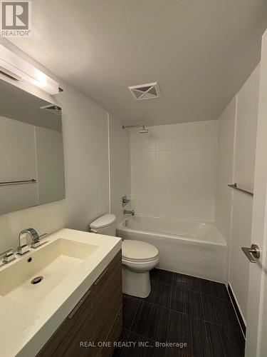 614 - 318 Richmond Street W, Toronto (Waterfront Communities), ON - Indoor Photo Showing Bathroom