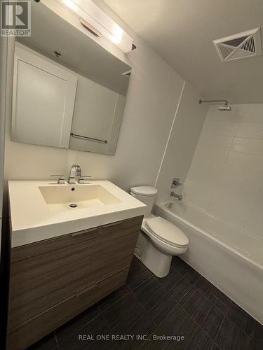 614 - 318 Richmond Street W, Toronto (Waterfront Communities), ON - Indoor Photo Showing Bathroom