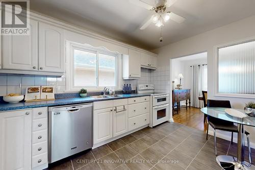 68 Hollyhedge Drive, Toronto (Bendale), ON - Indoor Photo Showing Kitchen With Double Sink