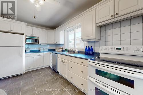 68 Hollyhedge Drive, Toronto (Bendale), ON - Indoor Photo Showing Kitchen With Double Sink