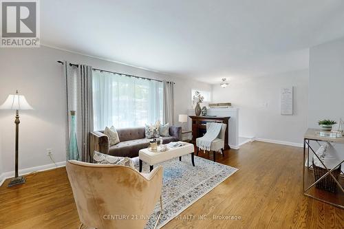 68 Hollyhedge Drive, Toronto (Bendale), ON - Indoor Photo Showing Living Room