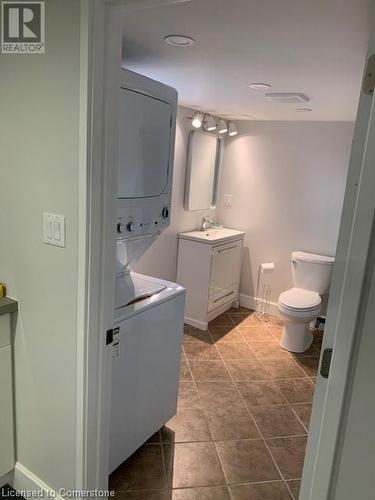 71 East 39Th Street, Hamilton, ON - Indoor Photo Showing Bathroom