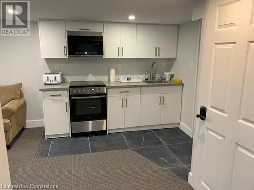 71 East 39Th Street, Hamilton, ON - Indoor Photo Showing Kitchen