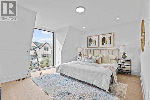 9 Beatrice Street, Toronto (Trinity-Bellwoods), ON - Indoor Photo Showing Bedroom