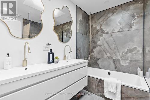 9 Beatrice Street, Toronto (Trinity-Bellwoods), ON - Indoor Photo Showing Bathroom