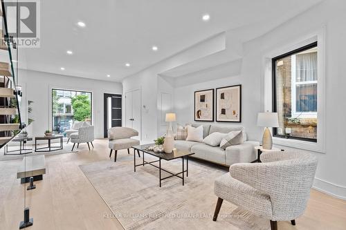 9 Beatrice Street, Toronto (Trinity-Bellwoods), ON - Indoor Photo Showing Living Room