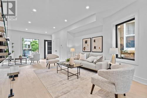 9 Beatrice Street, Toronto, ON - Indoor Photo Showing Living Room