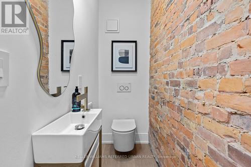 9 Beatrice Street, Toronto, ON - Indoor Photo Showing Bathroom