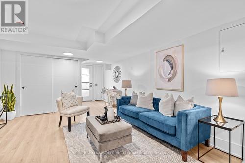 9 Beatrice Street, Toronto, ON - Indoor Photo Showing Living Room