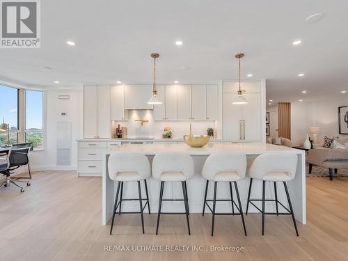 1503 - 130 Carlton Street E, Toronto (Cabbagetown-South St. James Town), ON - Indoor Photo Showing Kitchen With Upgraded Kitchen