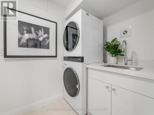 1503 - 130 Carlton Street E, Toronto (Cabbagetown-South St. James Town), ON - Indoor Photo Showing Laundry Room