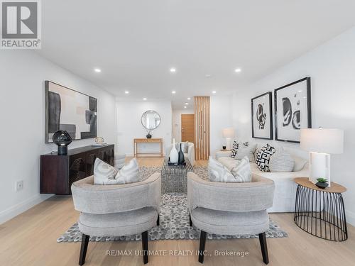 1503 - 130 Carlton Street E, Toronto (Cabbagetown-South St. James Town), ON - Indoor Photo Showing Living Room