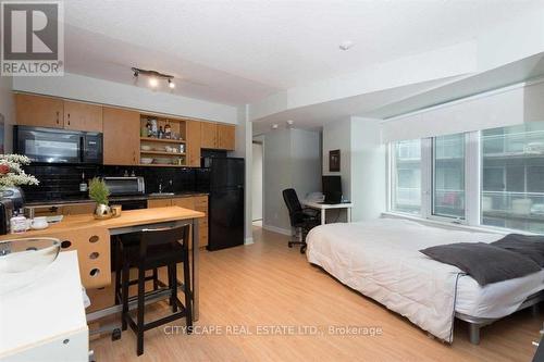 1107 - 200 Victoria Street, Toronto, ON - Indoor Photo Showing Kitchen