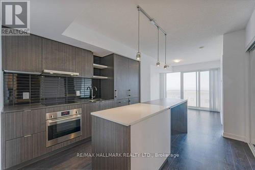 4209 - 88 Harbour Street, Toronto (Waterfront Communities), ON - Indoor Photo Showing Kitchen With Upgraded Kitchen