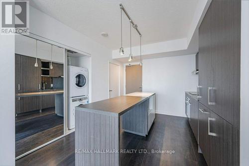 4209 - 88 Harbour Street, Toronto (Waterfront Communities), ON - Indoor Photo Showing Kitchen