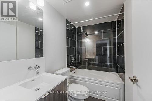 4209 - 88 Harbour Street, Toronto (Waterfront Communities), ON - Indoor Photo Showing Bathroom