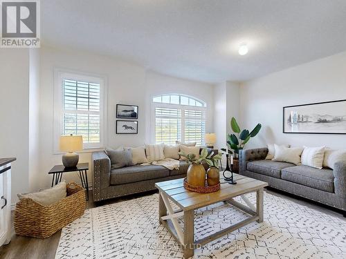 83 Honey Crisp Lane, Clarington (Bowmanville), ON - Indoor Photo Showing Living Room