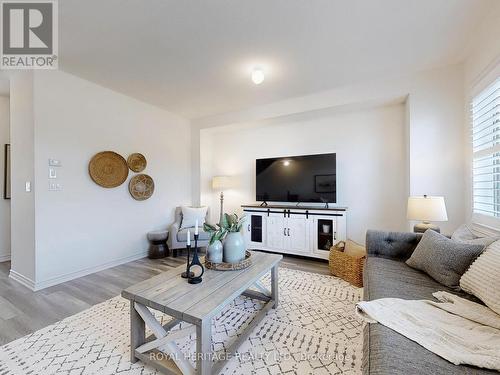 83 Honey Crisp Lane, Clarington (Bowmanville), ON - Indoor Photo Showing Living Room