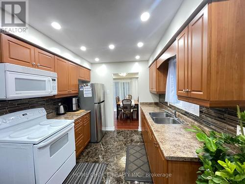 85 Bradstone Square, Toronto, ON - Indoor Photo Showing Kitchen With Double Sink