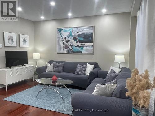 85 Bradstone Square, Toronto, ON - Indoor Photo Showing Living Room