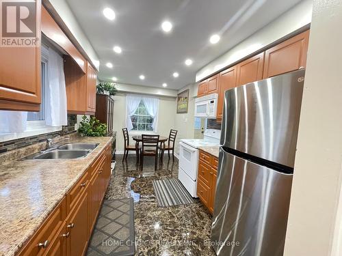 85 Bradstone Square, Toronto, ON - Indoor Photo Showing Kitchen With Stainless Steel Kitchen With Double Sink