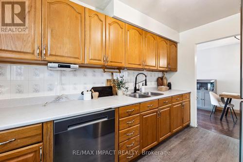 372 Daytona Court, Oshawa (Samac), ON - Indoor Photo Showing Kitchen With Double Sink