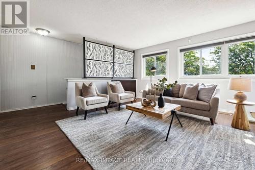 372 Daytona Court, Oshawa (Samac), ON - Indoor Photo Showing Living Room