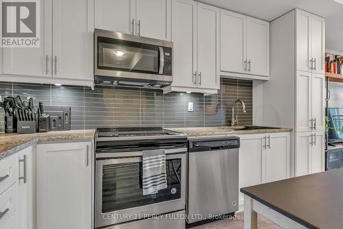 417 - 6235 Main Street, Whitchurch-Stouffville, ON - Indoor Photo Showing Kitchen With Stainless Steel Kitchen With Upgraded Kitchen