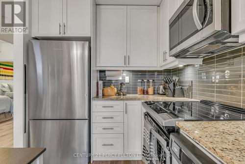 417 - 6235 Main Street, Whitchurch-Stouffville, ON - Indoor Photo Showing Kitchen With Stainless Steel Kitchen With Upgraded Kitchen