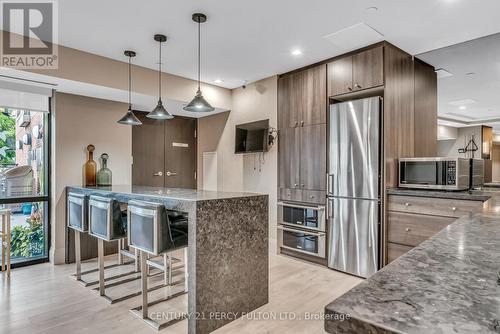 417 - 6235 Main Street, Whitchurch-Stouffville, ON - Indoor Photo Showing Kitchen With Stainless Steel Kitchen With Upgraded Kitchen