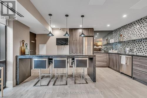 417 - 6235 Main Street, Whitchurch-Stouffville, ON - Indoor Photo Showing Kitchen With Stainless Steel Kitchen With Upgraded Kitchen