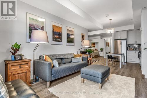 417 - 6235 Main Street, Whitchurch-Stouffville, ON - Indoor Photo Showing Living Room