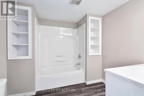 263 Forest Street, Chatham-Kent (Chatham), ON - Indoor Photo Showing Bathroom