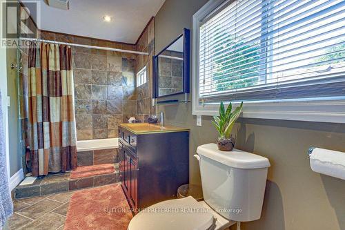 33 Duchess Avenue, London, ON - Indoor Photo Showing Bathroom