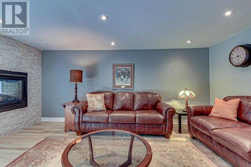 33 Duchess Avenue, London, ON - Indoor Photo Showing Living Room With Fireplace