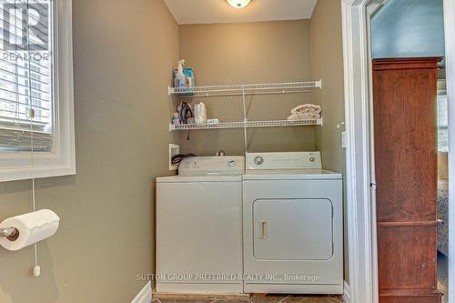 33 Duchess Avenue, London, ON - Indoor Photo Showing Laundry Room