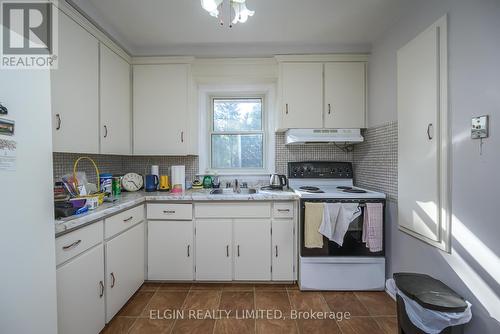 1449 Oxford Street E, London, ON - Indoor Photo Showing Kitchen