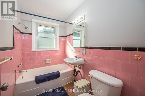 1449 Oxford Street E, London, ON - Indoor Photo Showing Bathroom