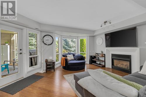 980 Dilworth Drive Unit# 101, Kelowna, BC - Indoor Photo Showing Living Room With Fireplace