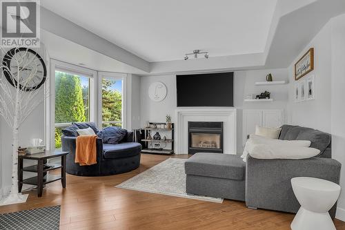 980 Dilworth Drive Unit# 101, Kelowna, BC - Indoor Photo Showing Living Room With Fireplace