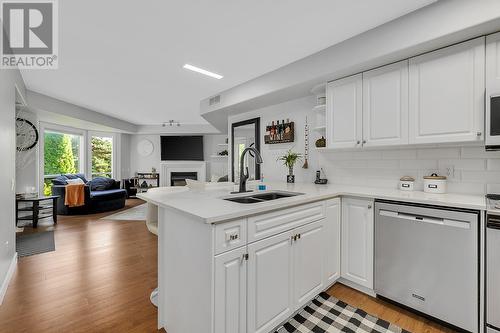 980 Dilworth Drive Unit# 101, Kelowna, BC - Indoor Photo Showing Kitchen With Double Sink