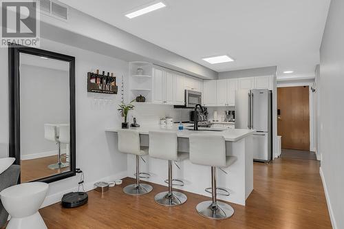 980 Dilworth Drive Unit# 101, Kelowna, BC - Indoor Photo Showing Kitchen With Stainless Steel Kitchen With Upgraded Kitchen