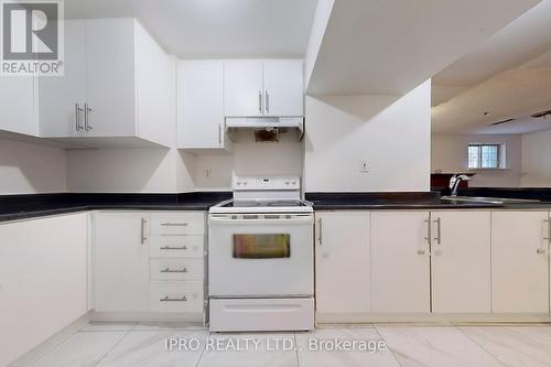 4142 Trellis Crescent, Mississauga, ON - Indoor Photo Showing Kitchen