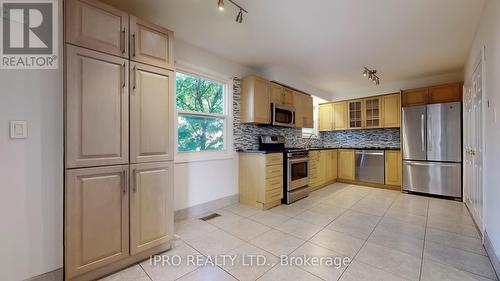 4142 Trellis Crescent, Mississauga, ON - Indoor Photo Showing Kitchen