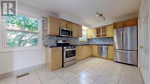 4142 Trellis Crescent, Mississauga, ON - Indoor Photo Showing Kitchen