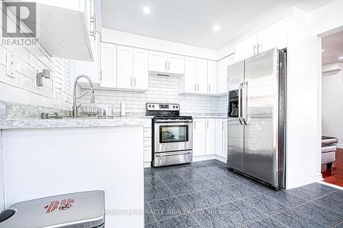 61 Studebaker Trail, Brampton (Fletcher'S Meadow), ON - Indoor Photo Showing Kitchen With Upgraded Kitchen