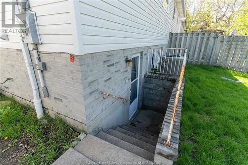 3131 Jefferson Unit# Lower, Windsor, ON - Outdoor