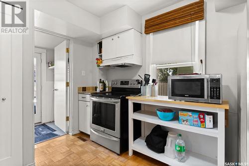 5228 7Th Avenue, Regina, SK - Indoor Photo Showing Kitchen