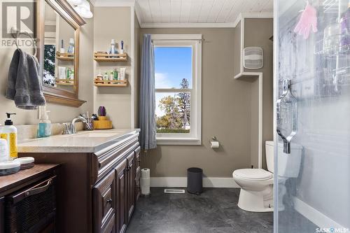 5228 7Th Avenue, Regina, SK - Indoor Photo Showing Bathroom