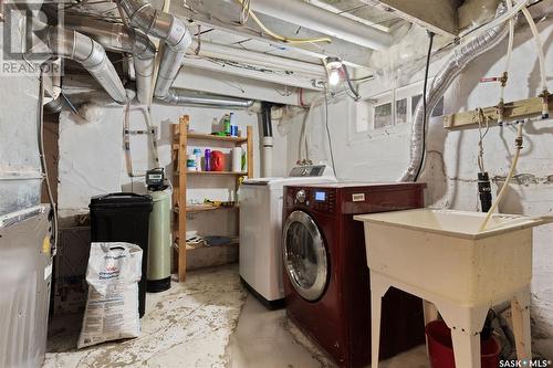 5228 7Th Avenue, Regina, SK - Indoor Photo Showing Laundry Room